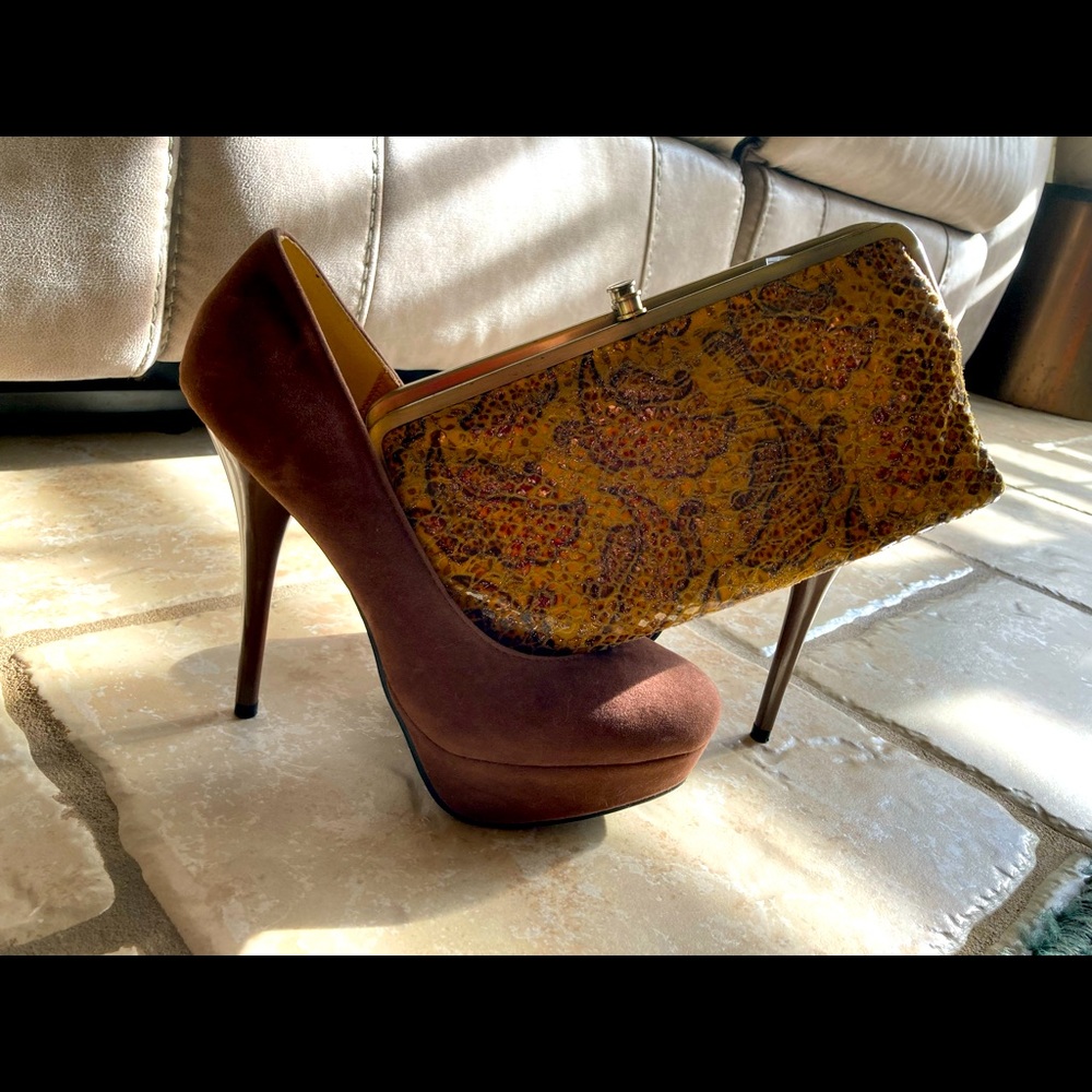 Nice Brown heels with brown and gold HOBO clutch wallet